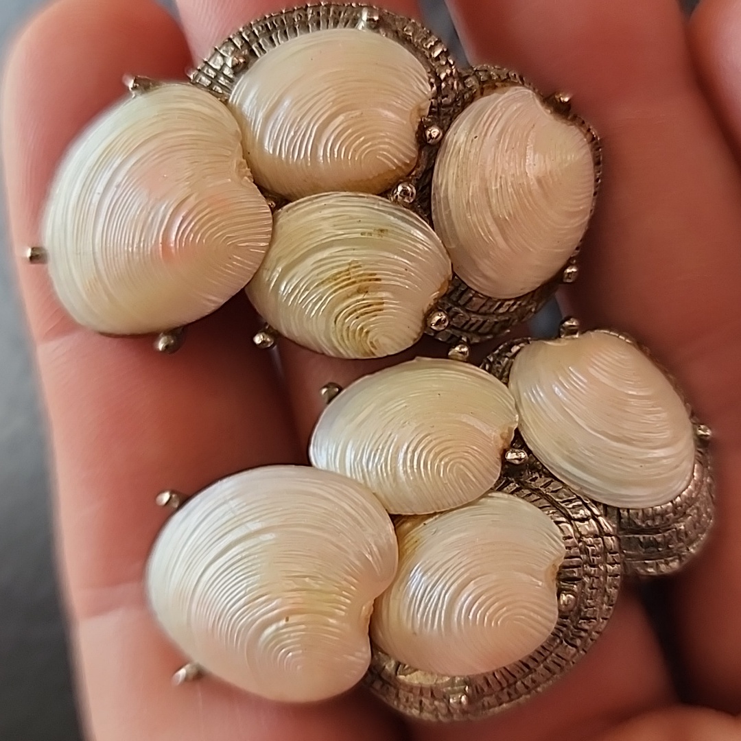 Vtg Capri Clip On Earrings